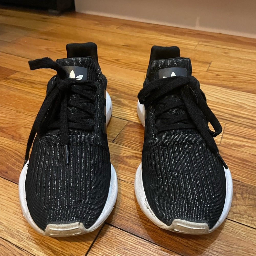 Adidas women’s sneaker size 7.5